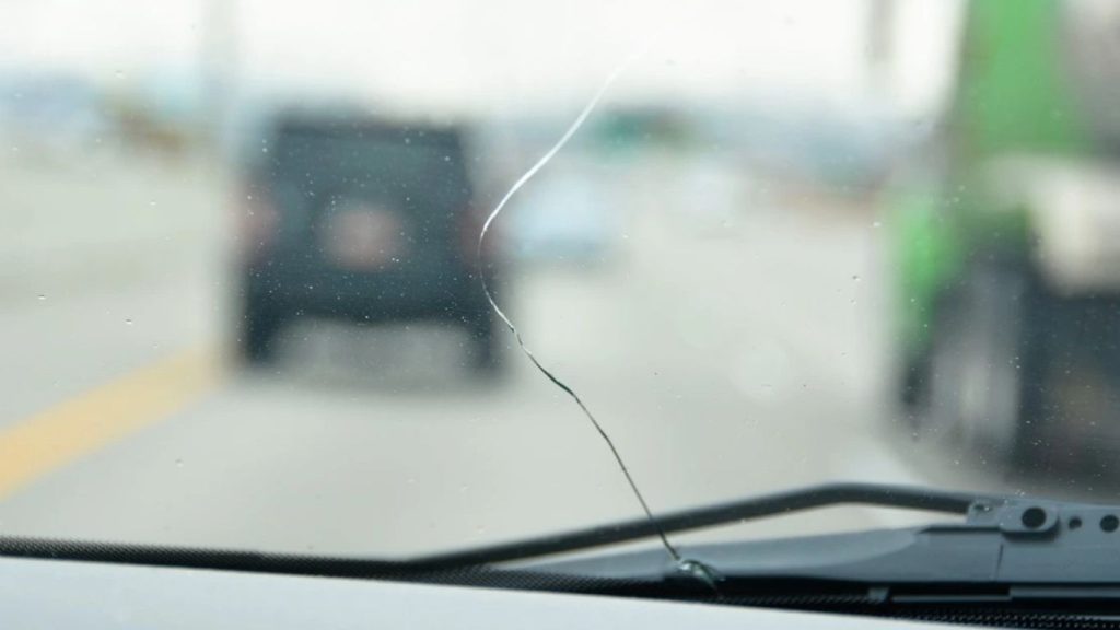 how to stop windshield cracked from spreading